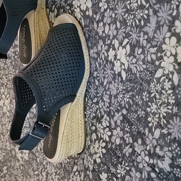 Easy Street Wedges - Picture 3 of 5